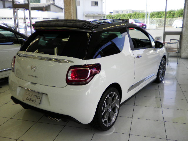 DS3CABRIO展示中です！