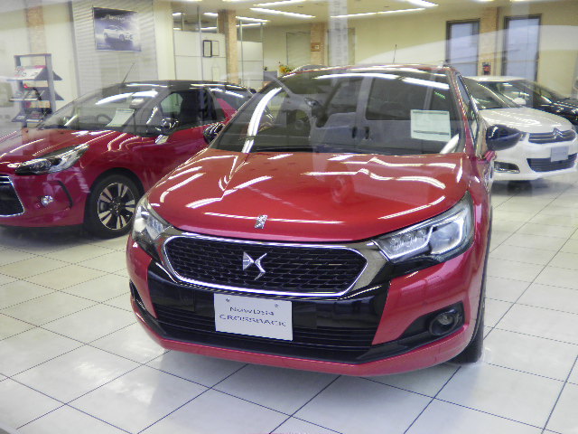 DS4CROSSBACK展示しております！