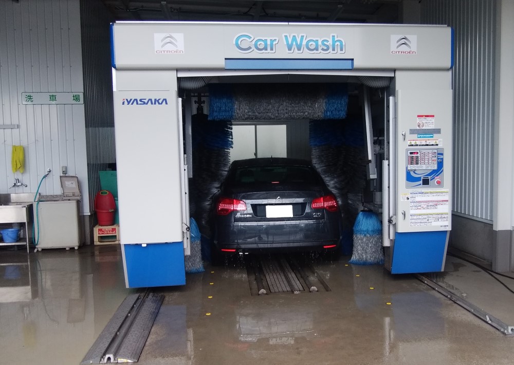 クルマを美しく洗車いたしました。